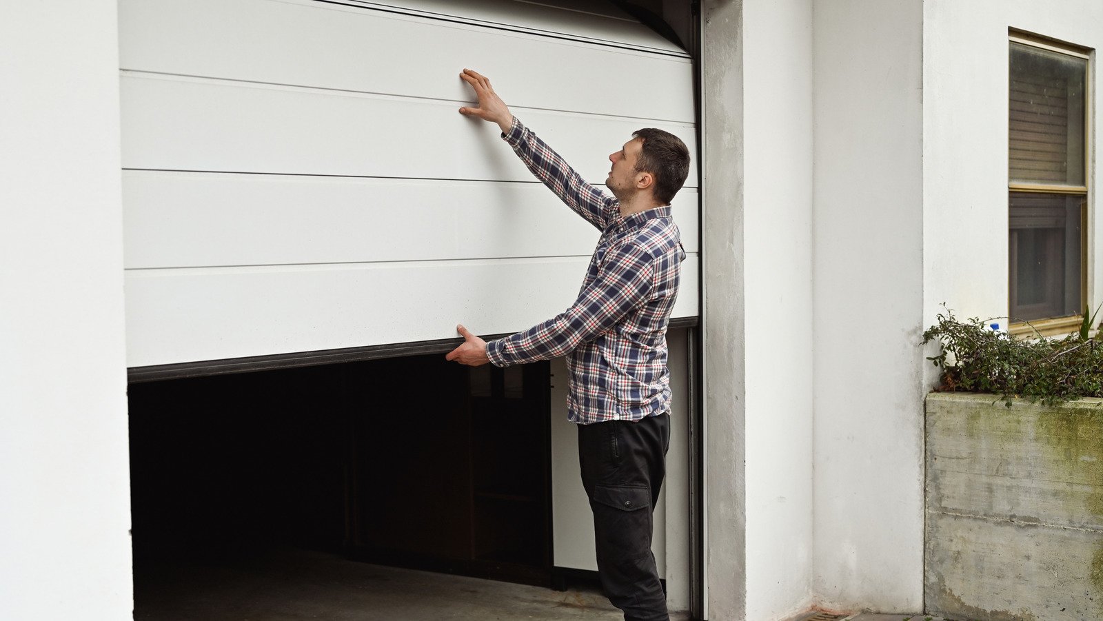 Emergency garage door repair
